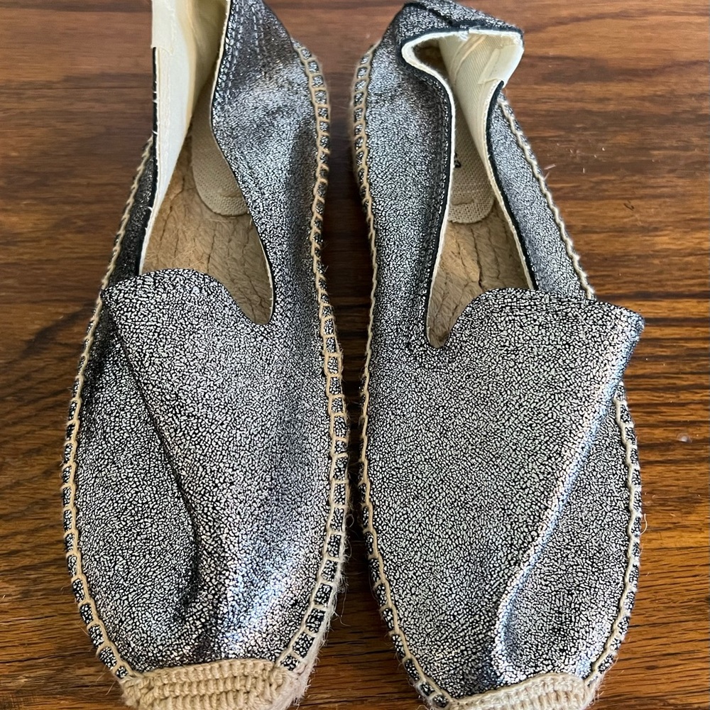 Women’s Soludos Silver Metaliic Platform Espadrille Size 8